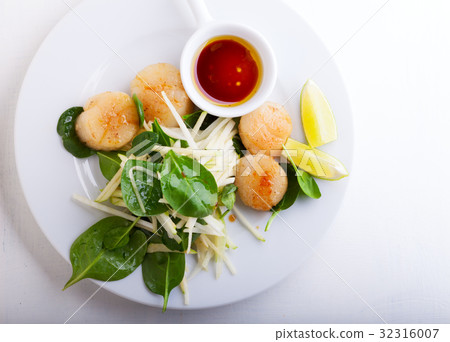 Scallop Salad with greenery Scallop Salad with greenery 32316007