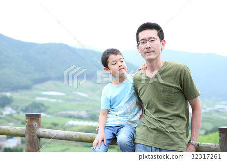 Parent and child 32317261