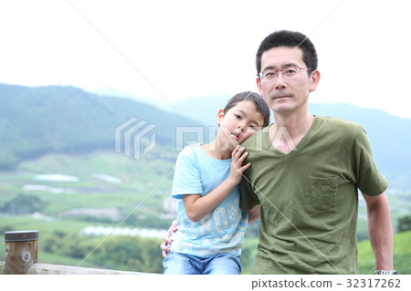 Parent and child 32317262