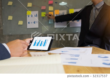 Business man speaker giving a talk finance profit graph presenta Business man speaker giving a talk finance profit graph presenta 32317537