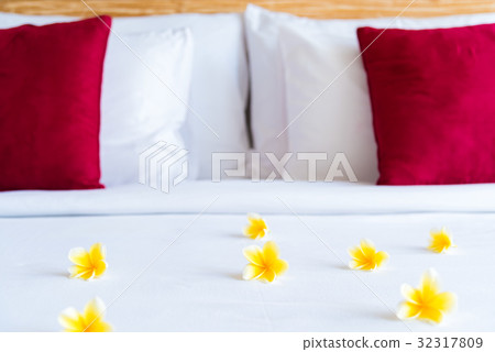 Hotel room with bed and flower arrangement Hotel room with bed and flower arrangement 32317809