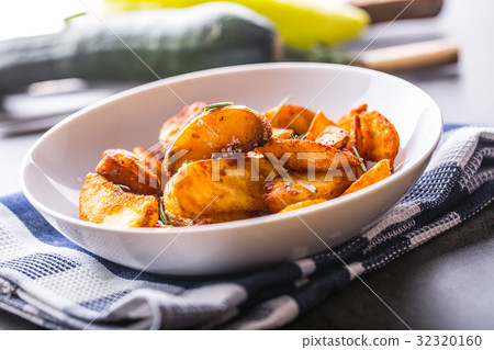 American potatoes with salt rosemary and cumin 32320160