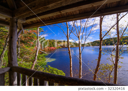 從長野縣,秋葉的白樺池,天文台 從長野縣,秋葉的白樺池,天文台 32320416