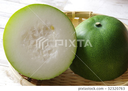 Cutter cut in half 32320763