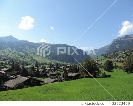 瑞士登山鐵路的風景 瑞士登山鐵路的風景 32323409