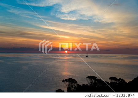 Seascape with yacht Seascape with yacht 32323974
