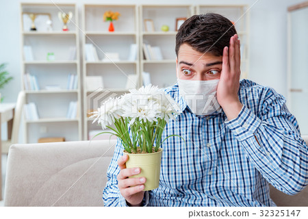Man suffering from allergy - medical concept 32325147