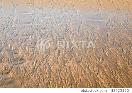 natural pattern on wet sand city during ebb 32325330