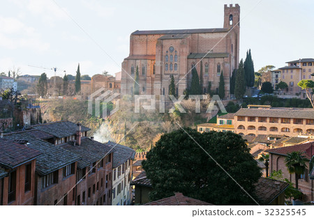 Basilica in Siena city on hill in winter 32325545