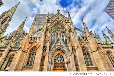 The Cathedral of St. Patrick in Manhattan, New 32325705