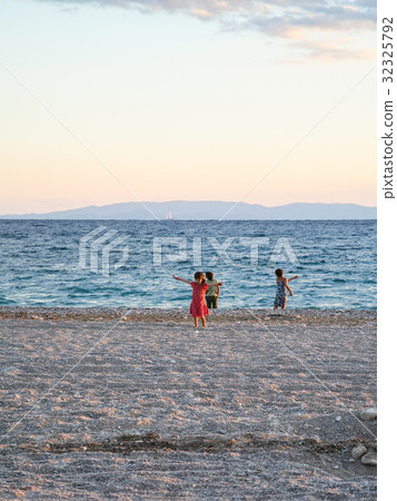 children play on urban beach in Athens city 32325792