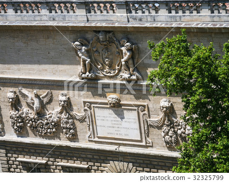 decoration of medieval Papal Palace in Avignon 32325799