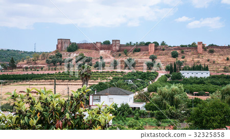 view of Castle of Silves from country side 32325858