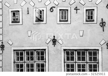 wall of medieval house (three brothers) in Riga 32325911