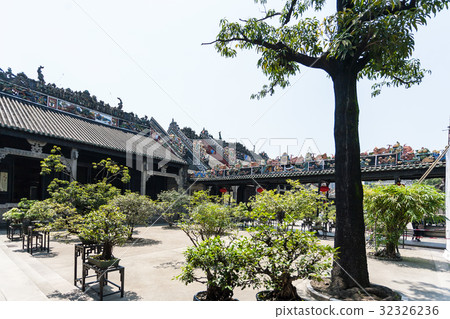 courtyard of Guangdong Folk Art Museum 32326236