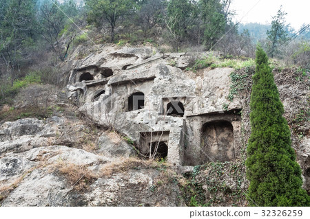 caves in West Hill in Longmen 32326259