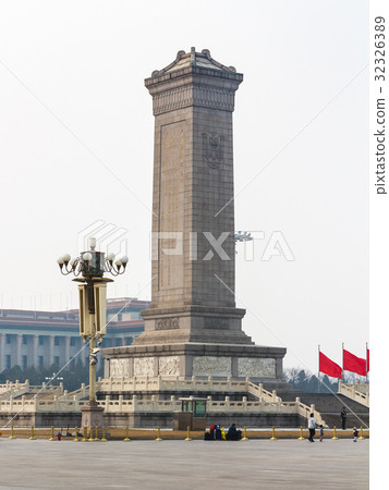 people near Monument to the People's Heroes people near Monument to the People's Heroes 32326389