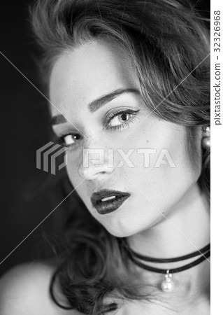 beautiful woman portrait 32326968