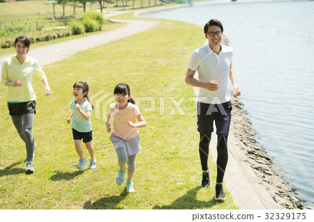 家庭慢跑戶外運動圖像 32329175