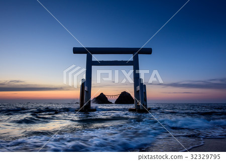 Itoshima Futamigaura Itoshima Futamigaura 32329795