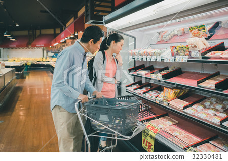 超級市場 超市 夫婦 32330481