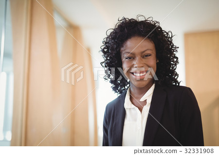 Portrait of smiling businesswoman Portrait of smiling businesswoman 32331908