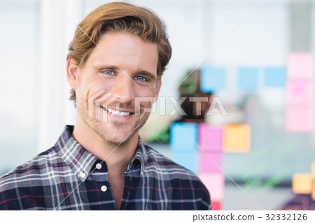 Portrait of smiling businessman 32332126