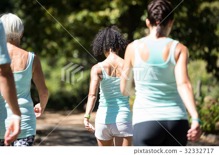 Marathon athletes walking in the park 32332717
