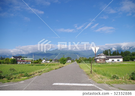 Country landscape 32332886