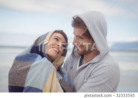 Young couple smiling during winter 32333593