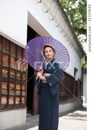 Kimono women Kimono women 32333645