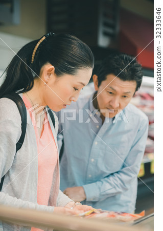 super market, supermarket, husband and wife 32333646