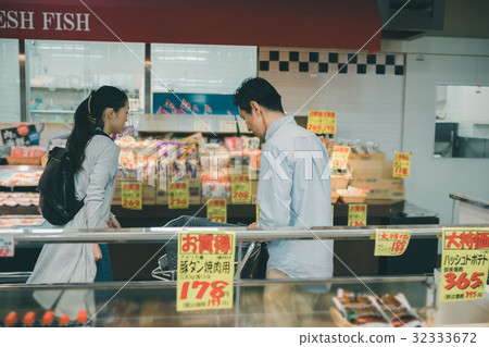 super market, supermarket, husband and wife 32333672