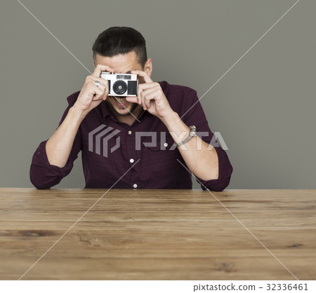 A man taking a photo by film camera 32336461