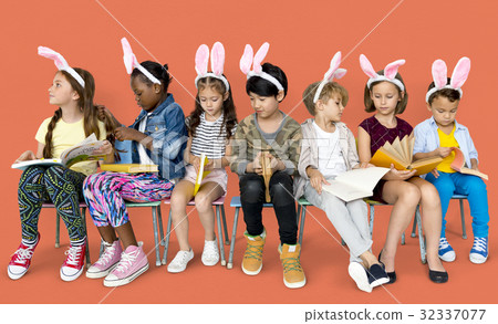 A bunny team reading a book 32337077