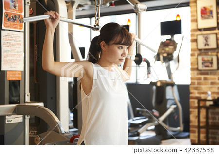 sports gym  32337538