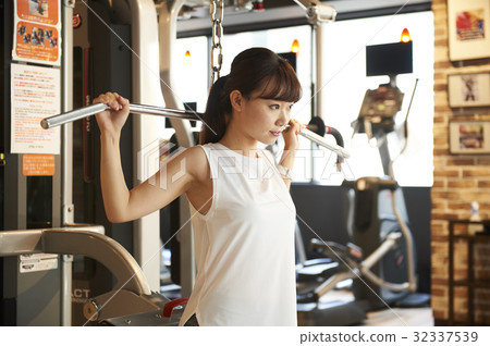 sports gym  32337539