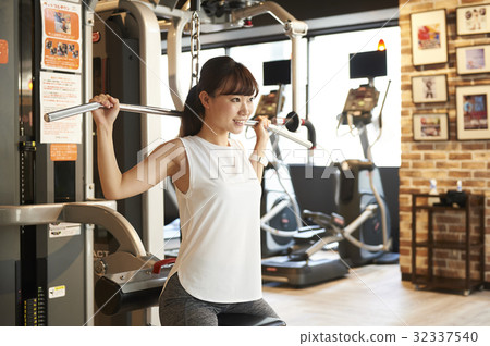 sports gym  32337540