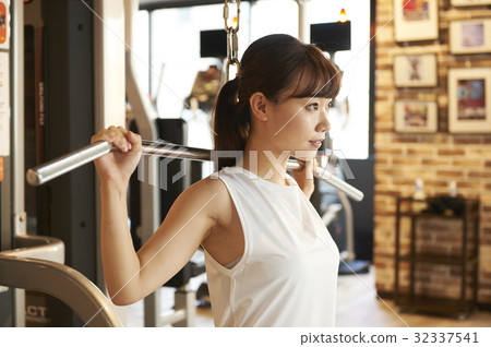 sports gym  32337541