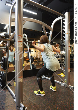 sports gym  32337696