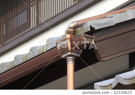 Rain of Japanese style building house 32338623