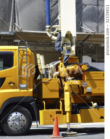 在建造場所的具體抽的汽車 32339811