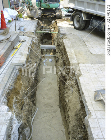 Sewage pipe construction work buried in the road 32340173
