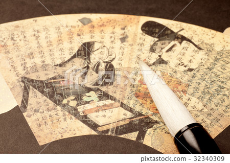 Japanese painting and kanji and writing brush 32340309