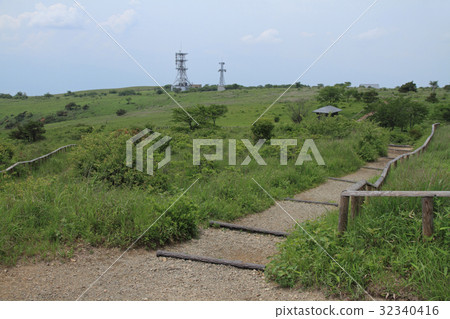 High Botch Plateau of Summer High Botch Plateau of Summer 32340416