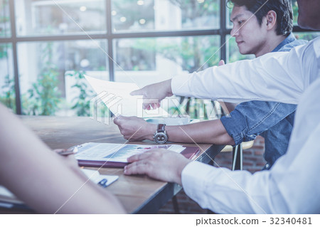 businessmen discussing and briefing strategy 32340481