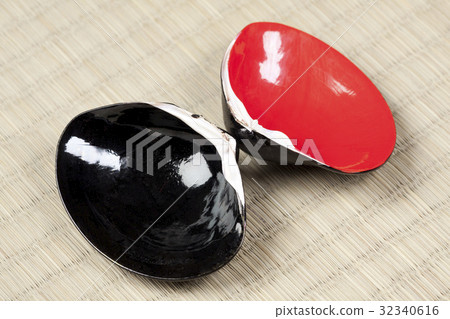 Fitting together 32340616