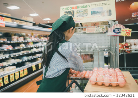 super, supermarket, eggs 32342621
