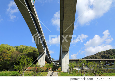 Sphere in the blue sky Major highway Bodakado Sphere in the blue sky Major highway Bodakado 32342868