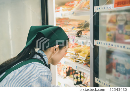 super, supermarket, frozen goods 32343480